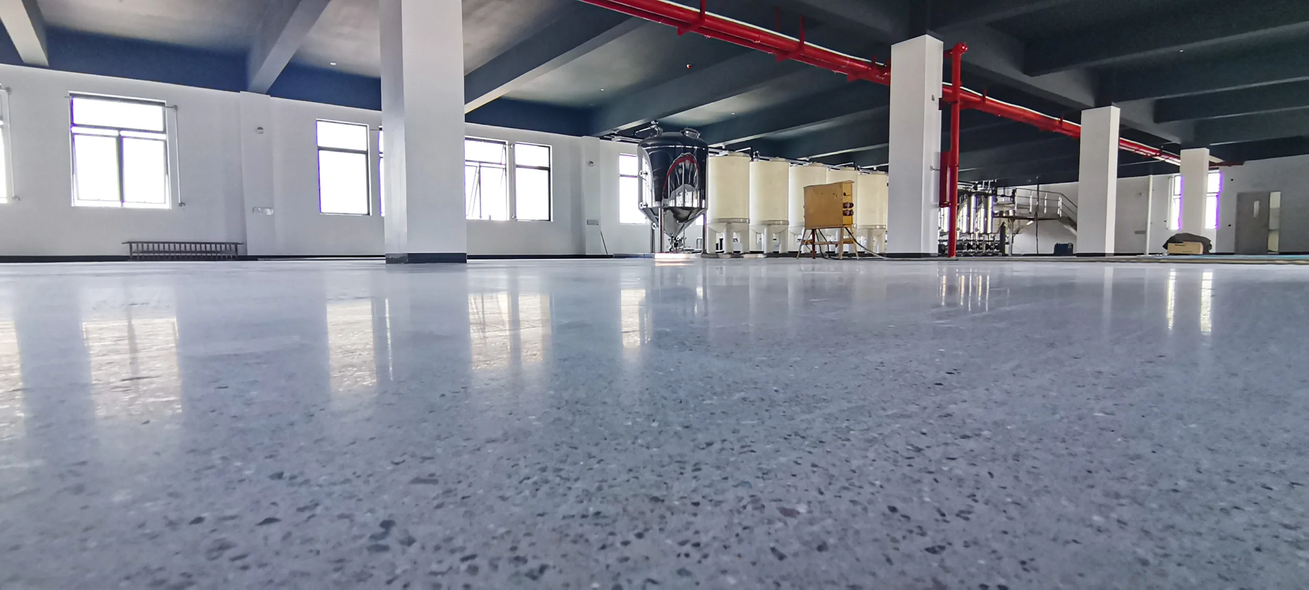 钛基石墨烯纳米重防腐涂料在盐化工卤化车间地坪与墙面防腐应用方案 1